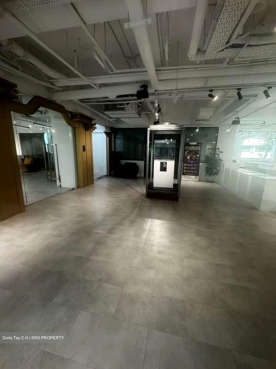 Kitchener Complex (D8), Office #534081141